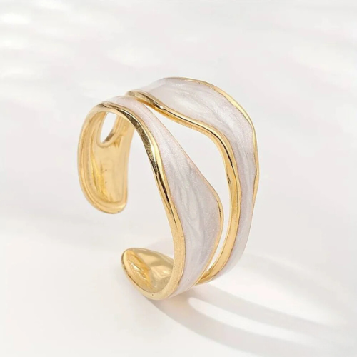 Hopea and Kulta Sculptural Cuff Sormus