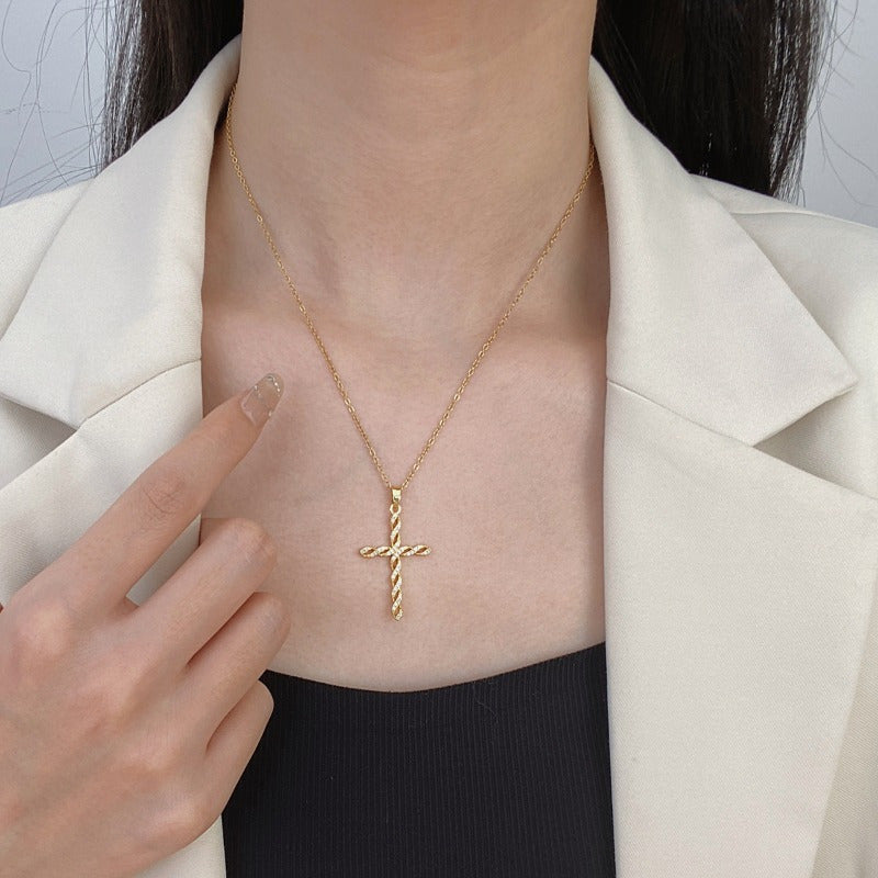 Kristalli Twist Cross Kaulakoru | Kulta