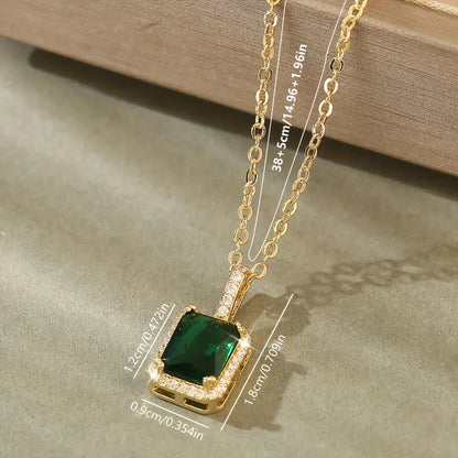 Kulta Smaragdi Rectangular Halo Kaulakoru