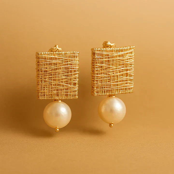 Elegant Golden Thread Helmikorvakorut