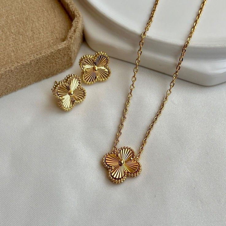 Clover Korvakorut