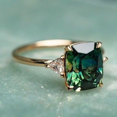 Vintage-Inspired Green Gemstone Sormus | Kulta