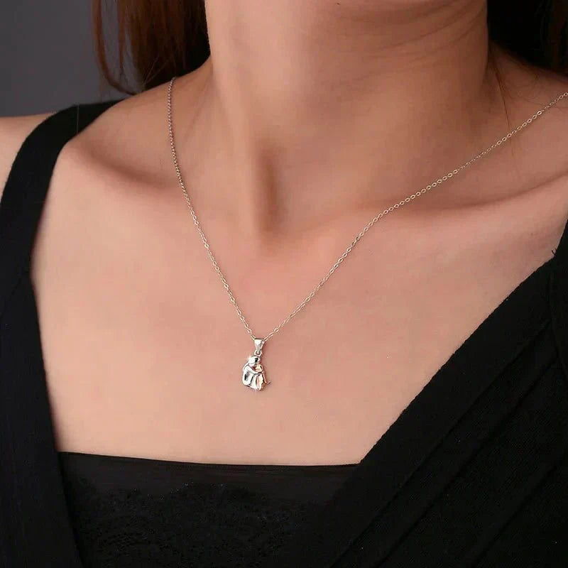 Wynter™ - Hug Pendant with Matching Korvakorut
