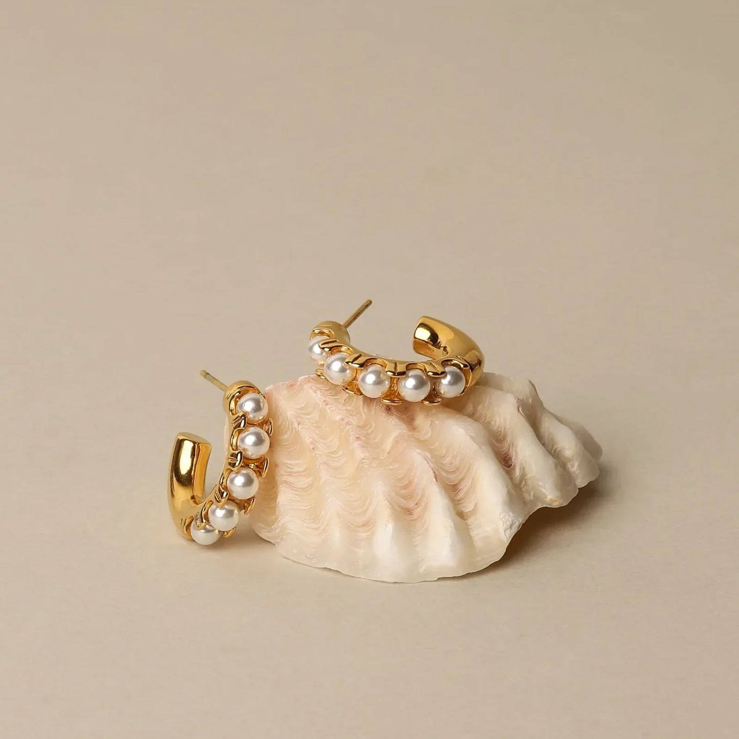 Mother-of-Helmi Charm Korvakorut